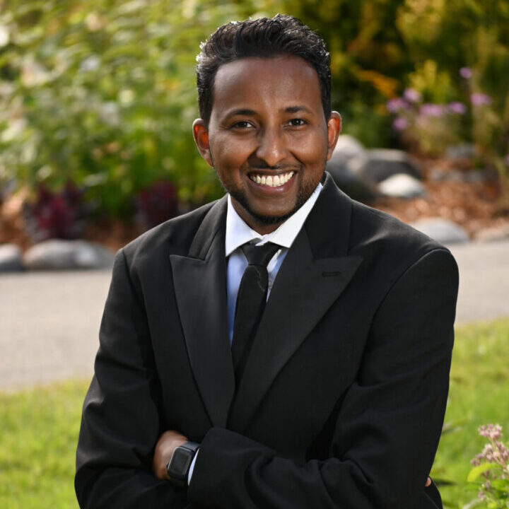 elmi outside photo